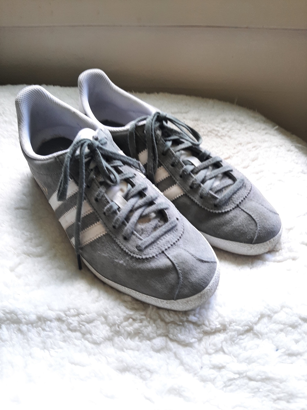 Low-Top Suede Upper Grey Sneakers - Picture 3 of 9